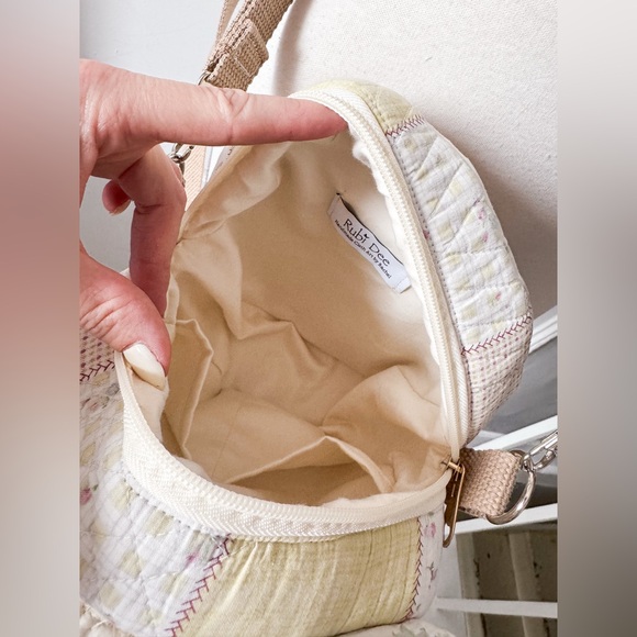 Handmade 🧵 🪡 Upcycled Quilt Mouse Adjustable Shoulder Bag - Picture 7 of 8